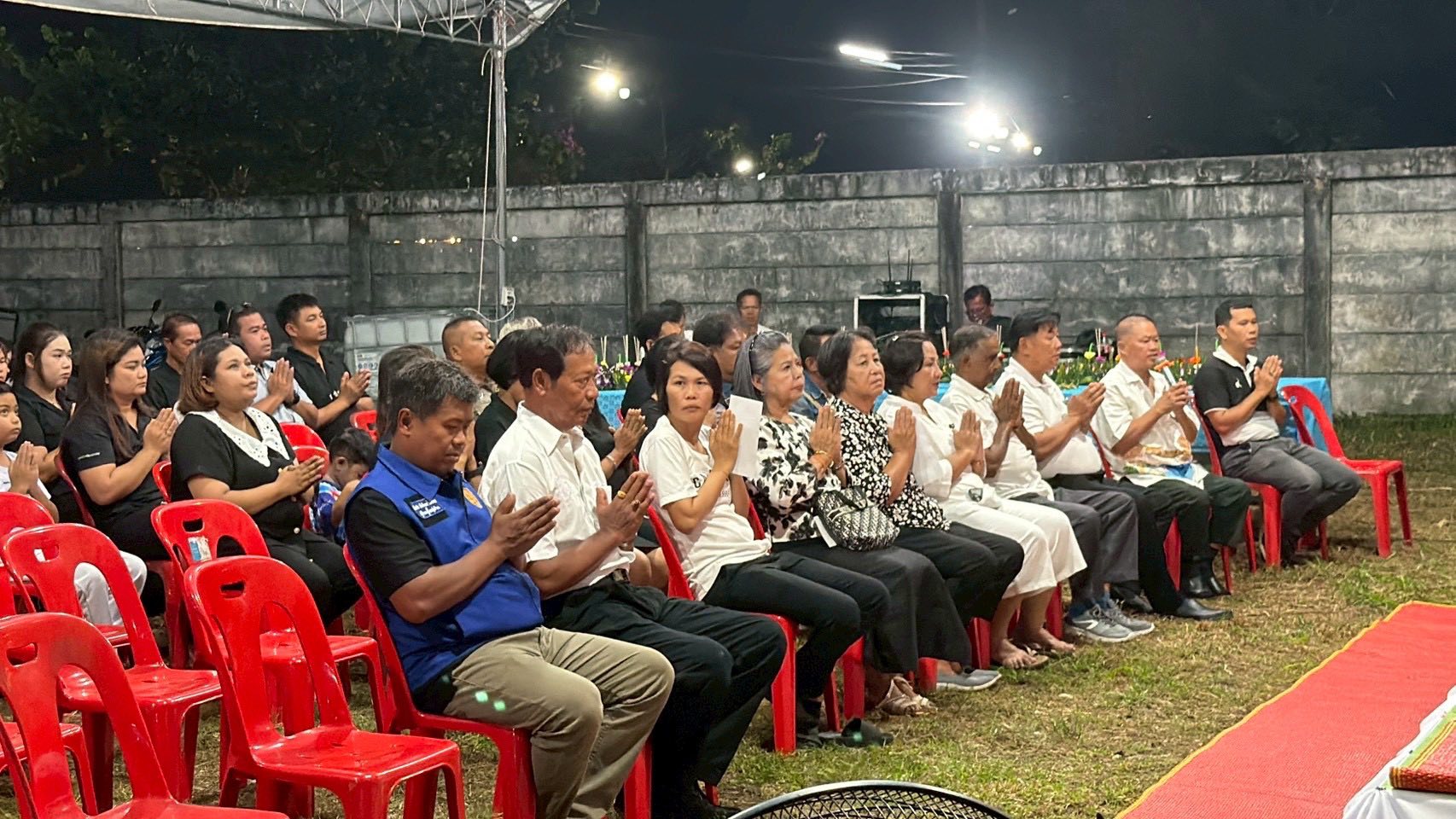 วันที่ 5 พฤศจิกายน 2568
เทศบาลตำบลหงาว
นายสัญญา เกตุลิขิตกุล นายกเทศมนตรีตำบลหงาว
พร้อมคณะผู้บริหาร พนักงานเทศบาล และพนักงานจ้าง
จัดงานประเพณีวันลอยกระทง ประจำปี 2568
โดยมีประชาชนในพื้นที่ และประชาชนพื้นที่ใกล้เคียงเข้าร่วมงานลอยกระทงเป็นจำนวนมาก